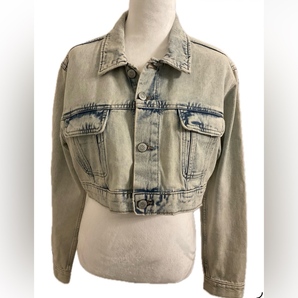 ***Refuge Denim** Light Blue Cropped Jean Jacket.